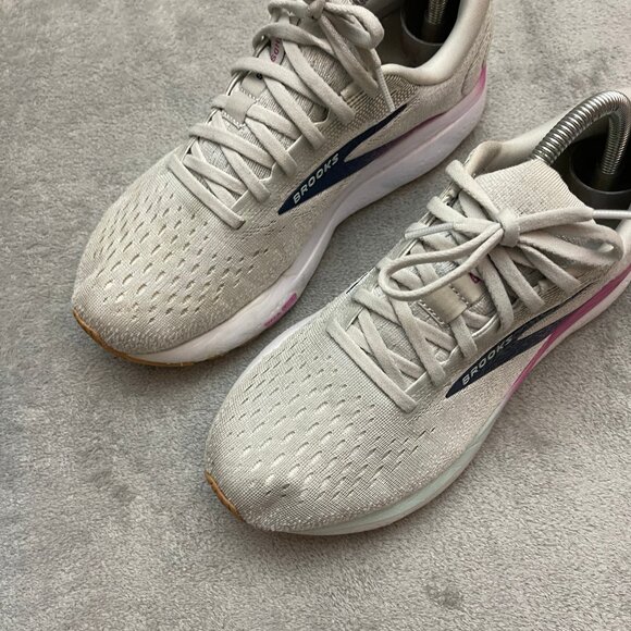 Brooks Womens Ghost 16 1204071D175 Gray Running Shoes Sneakers Size 8D Wide - Picture 2 of 9